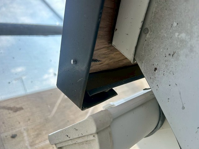 軒の木部が露出した部分